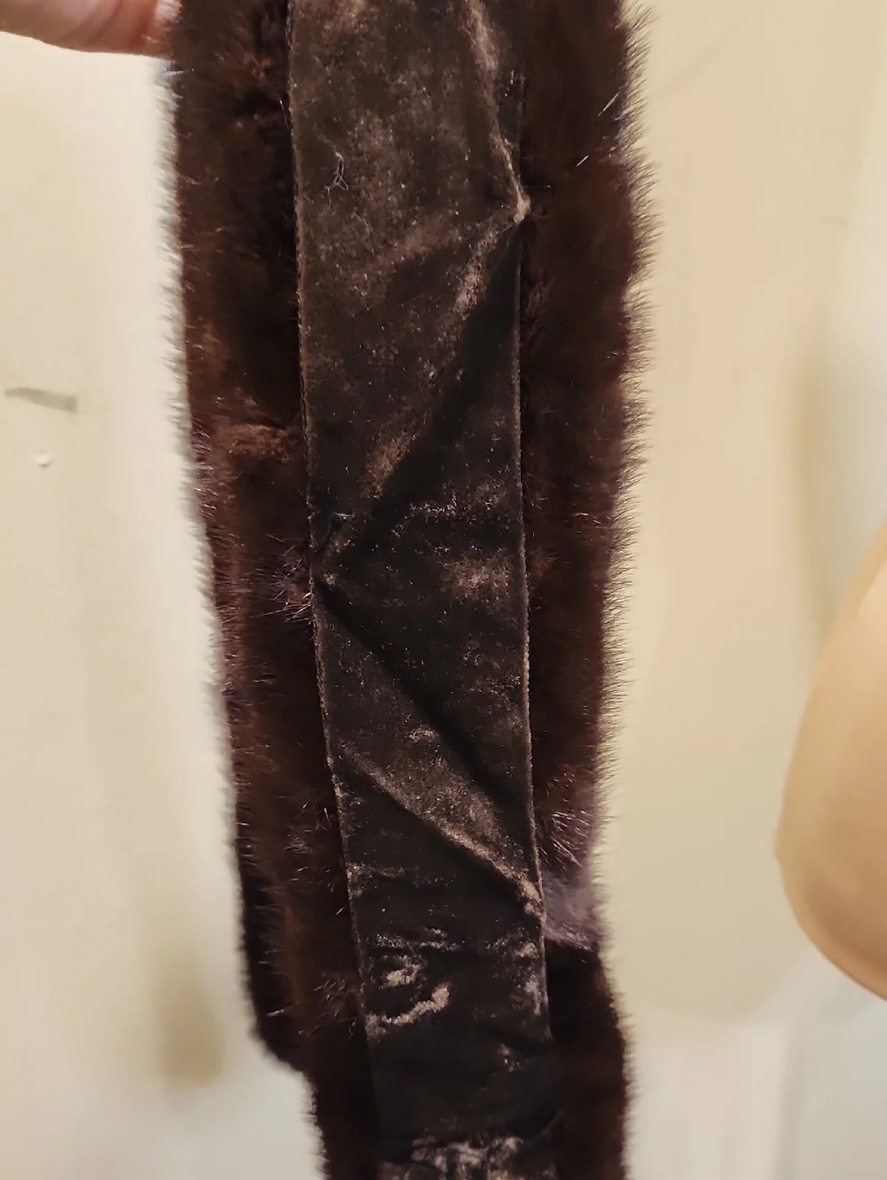 SHILLINGTON FURS Luxury Dark Brown Fur Scarf